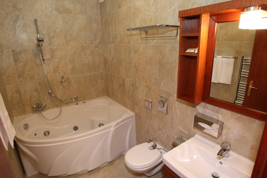 Jacuzzis fürdőszoba a Hotel Ködmönben